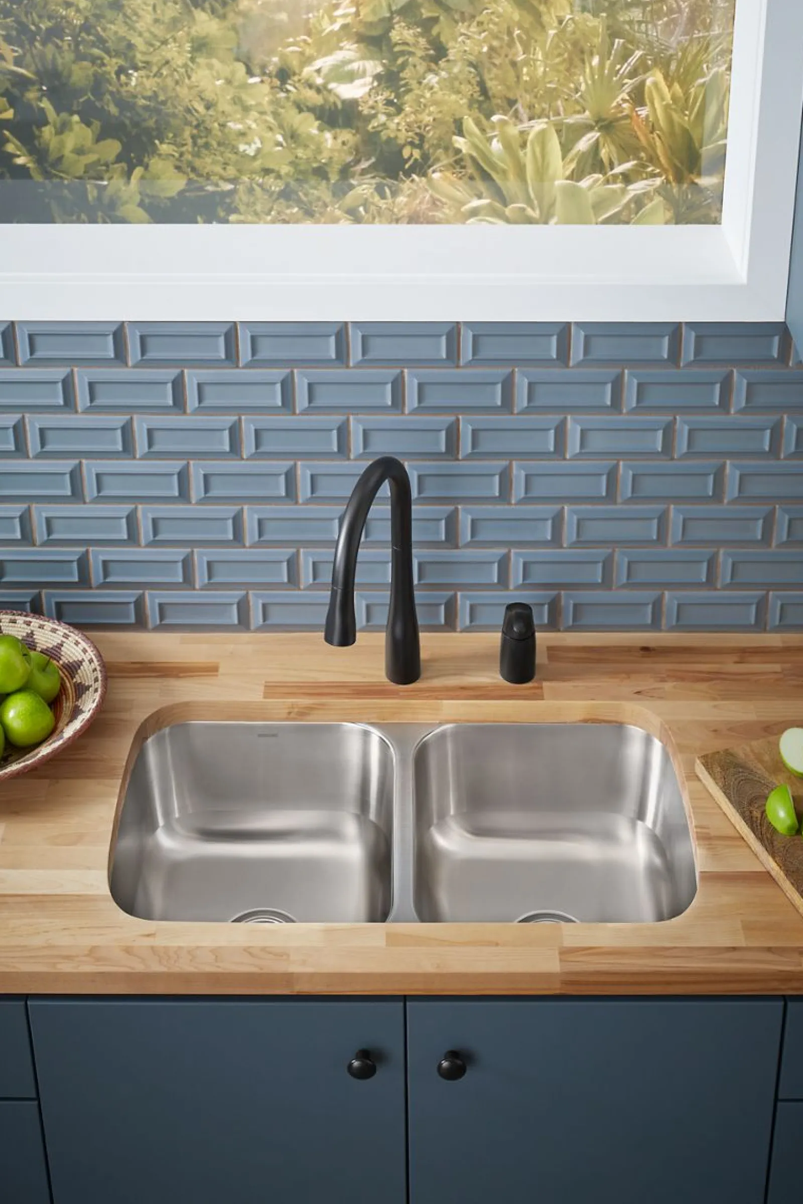 Pull-down kitchen sink faucet with three-function sprayhead^Kohler New