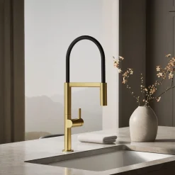Semi-professional kitchen sink faucet with two-function sprayhead^Kohler Best