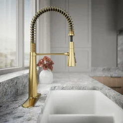 Semi-professional kitchen sink faucet with three-function sprayhead^Kohler Best