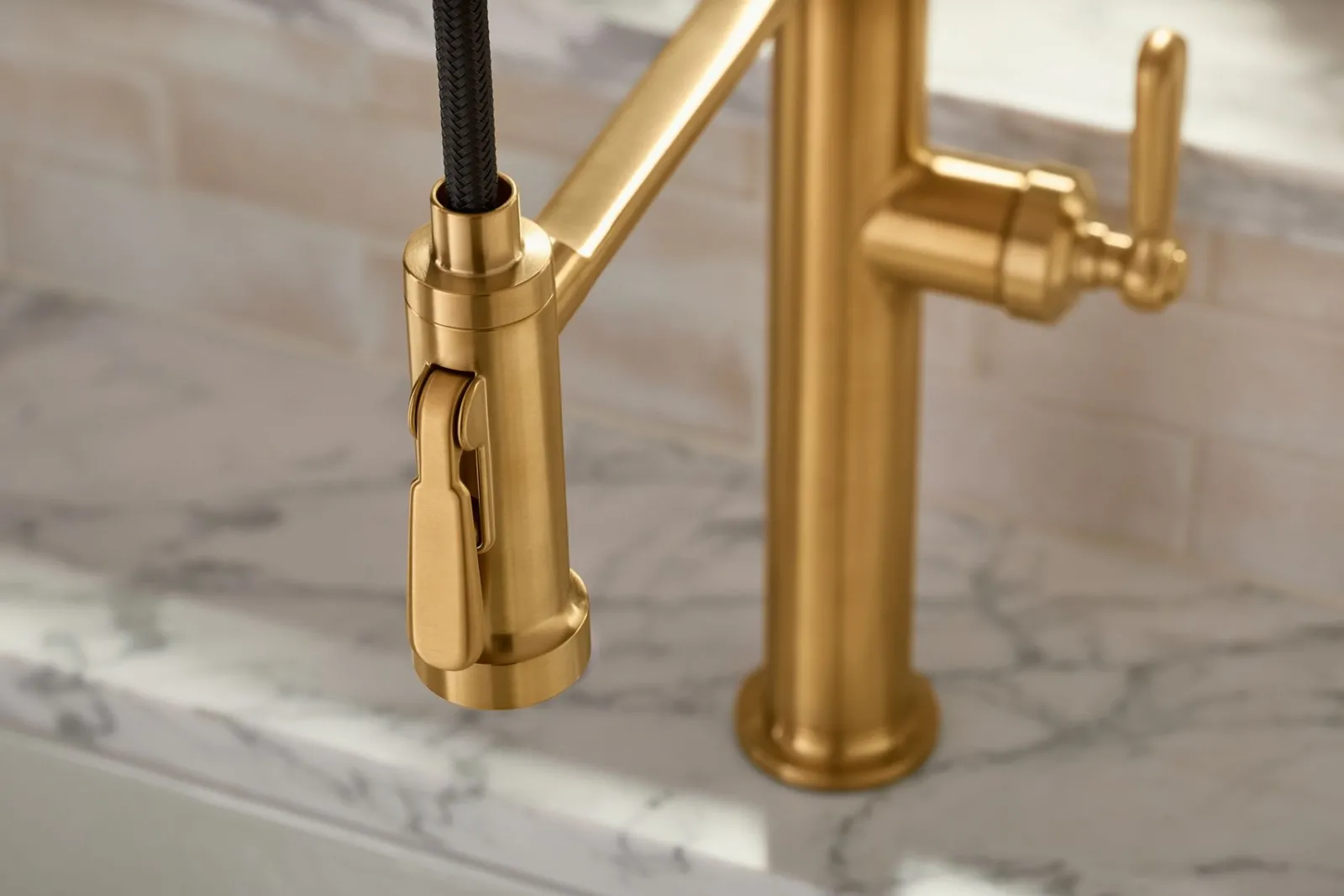 Semi-professional kitchen sink faucet with two-function sprayhead^Kohler Clearance