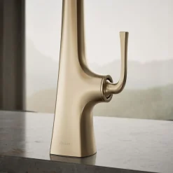 Semi-professional kitchen sink faucet with three-function sprayhead^Kohler New