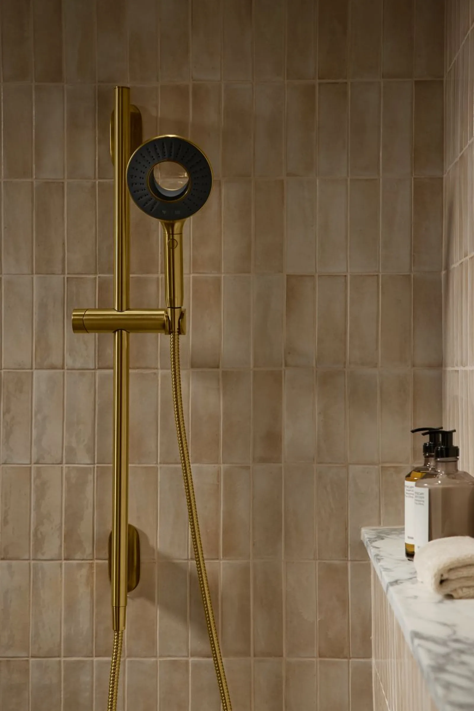 Two-function handshower, 1.75 gpm^Kohler Hot