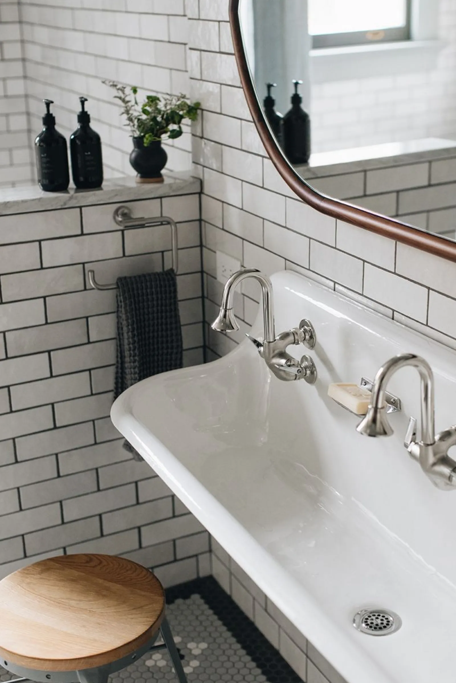 60" wall-mount utility sink^Kohler