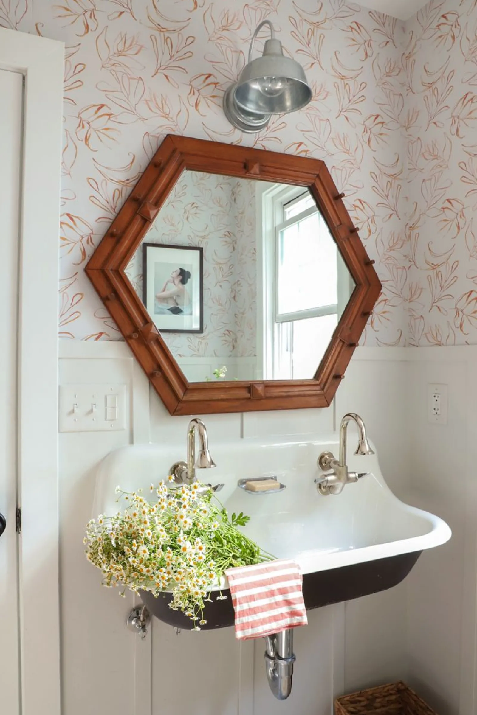 60" wall-mount utility sink^Kohler