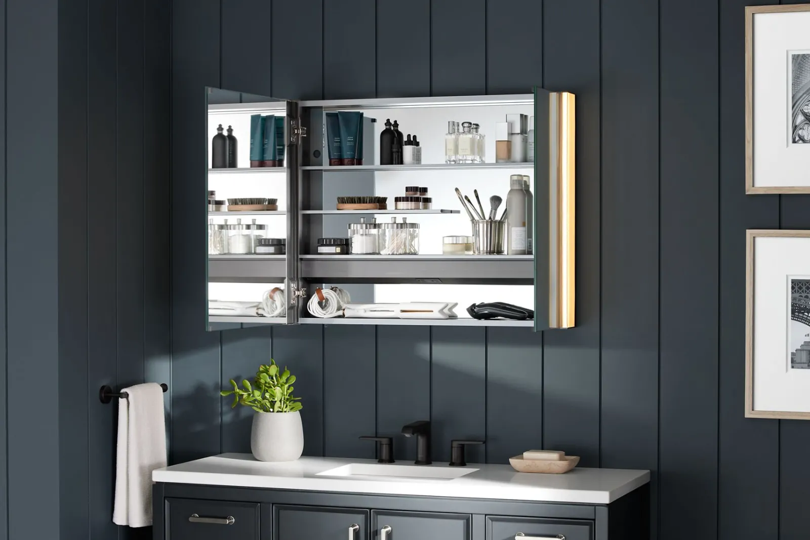 32" x 24" lighted medicine cabinet^Kohler Hot