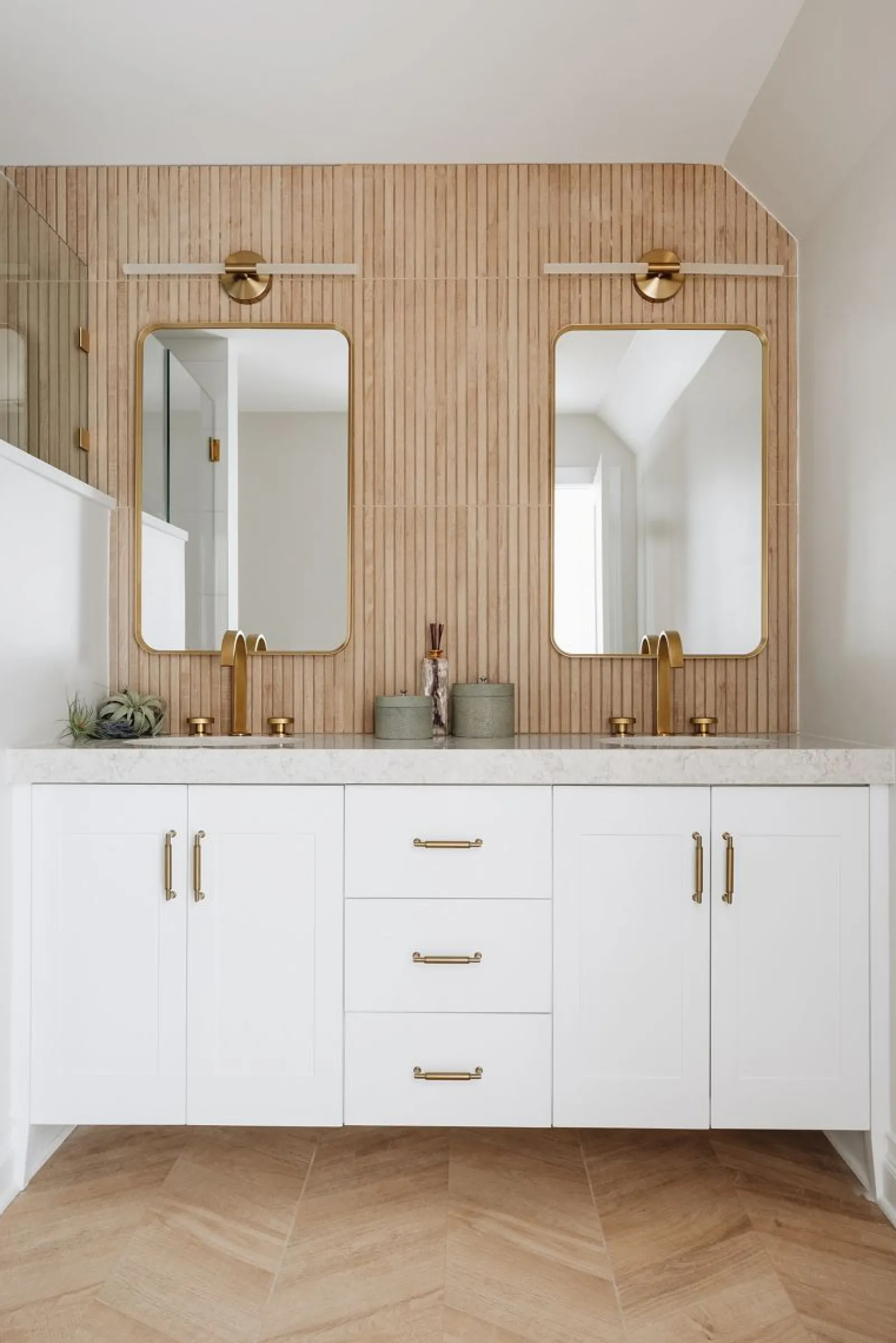 22" x 34" rectangular framed mirror^Kohler Outlet
